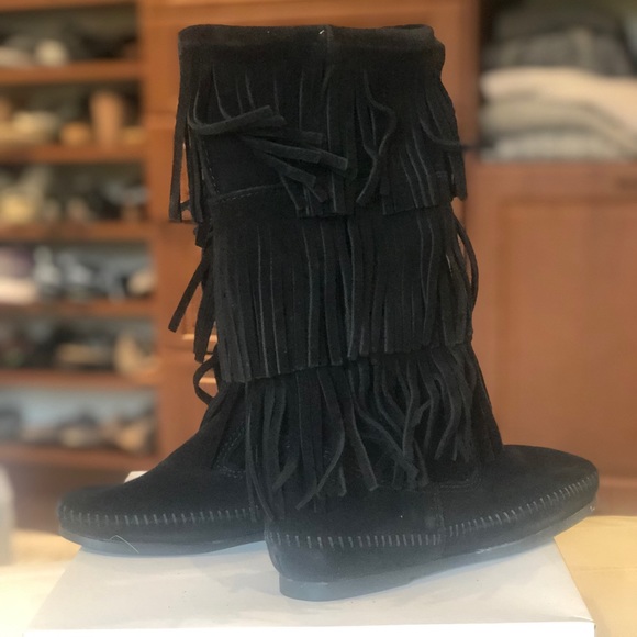 Girls Minnetonka Boots - Picture 2 of 6